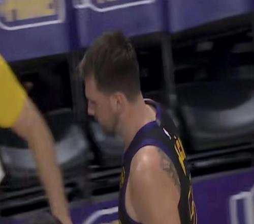 關(guān)鍵時刻出手猶豫，東契奇24中8得到24分9板15助