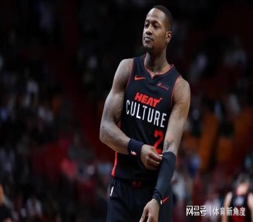 握草！打假球+玩成人女星，越洗越黑！