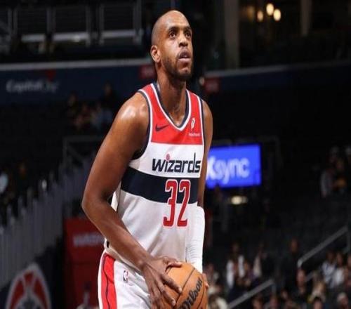 “那個(gè)男人”要被買斷了火箭有可能簽下米德?tīng)栴D嗎