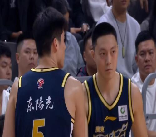 新外援是賈巴里帕克廣東隊(duì)被迫裁掉薩林杰，朱芳雨這次真賭對(duì)了