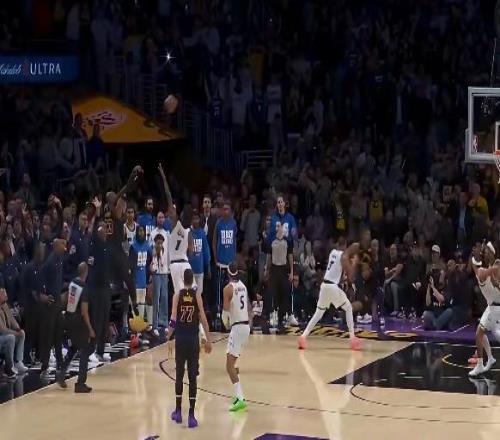 甩锅也能传染东契奇空位不敢投篮,甩锅给詹姆斯!