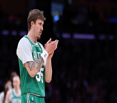 能力非常全面，凱爾特人側(cè)翼新星能夠在攻防兩端起到關(guān)鍵的作用