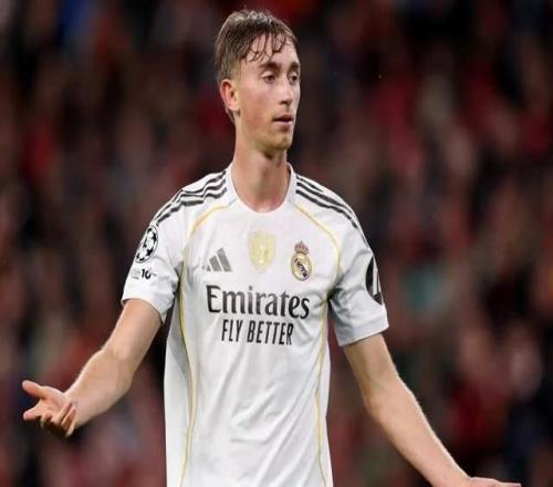 无语！队友重伤被担架抬离他却开怀大笑皇马6250万欧买了个啥