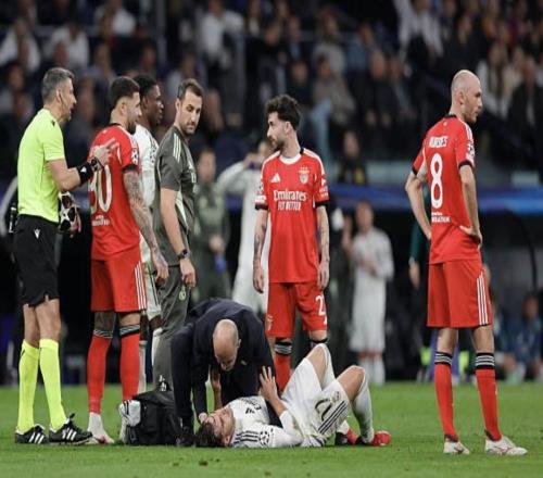 頸部受傷，勞爾阿森西奧被救護車送往醫(yī)院進行檢查