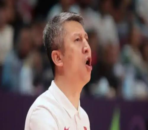 哨子有点偏日本男篮首节罚球14罚7中,中国男篮3罚1中