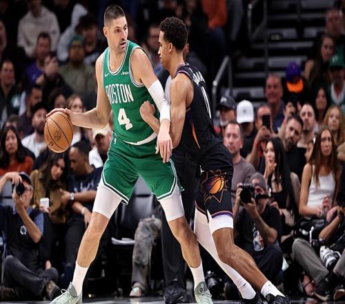 防守端的表現(xiàn)堪稱災(zāi)難，凱爾特人內(nèi)線新援是潛在的防守大漏勺