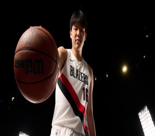 開拓者更新楊瀚森傷情！籃球?qū)＜以斀猬F(xiàn)狀未來：首要問題是三分球