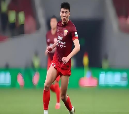 他2024年还在踢中乙,如今却被辽宁铁人花100万买走,将出战中超