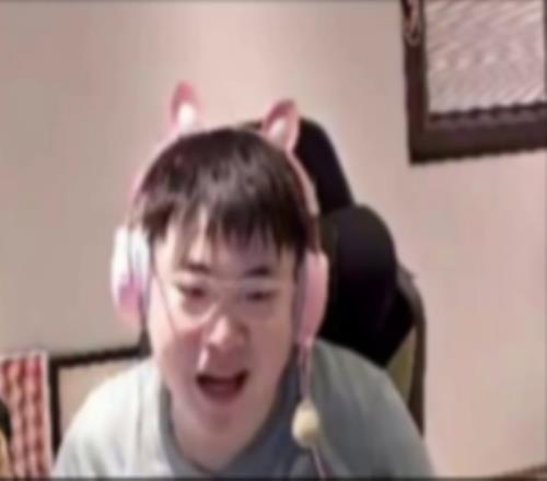 Uzi:灯皇太任性了,就算水平下降再多肯定也能打LPL