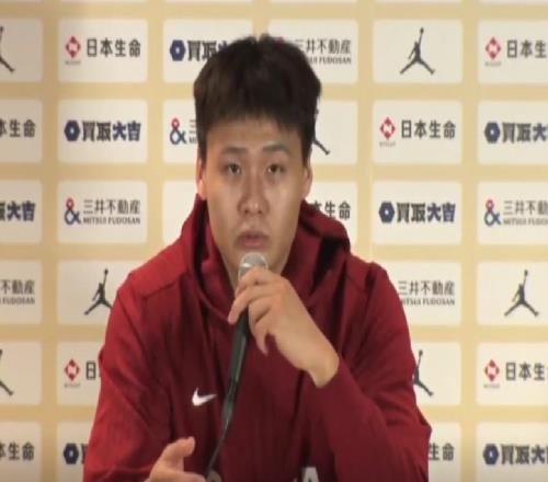 赵睿:两负韩国后队员间有些小埋怨,这场球靠精神翻回来了