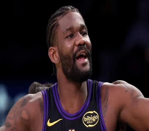 ESPN：湖人嘗試增強(qiáng)艾頓自信心，特意為他定制T恤&水壺貼激勵(lì)標(biāo)語(yǔ)