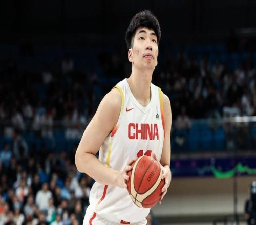 舟车劳顿后状态很不理想,中国队根本不应该把他从大老远召回来