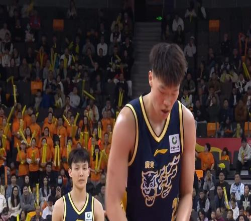 确认了!张昊赛季报销!广东锋线实力大削,朱芳雨被迫留下萨林杰