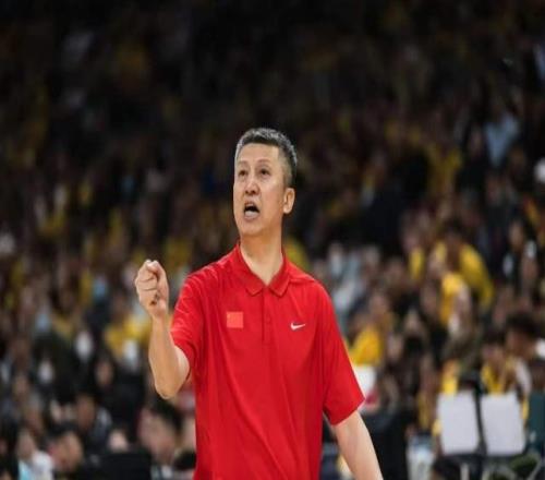 中国男篮赢了!逆转击败日本男篮,赵继伟爆发,廖三宁16分