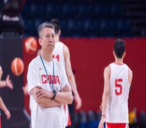 中國男籃逆轉(zhuǎn)日本！廖三寧16分替補(bǔ)奇兵三分6中3郭士強(qiáng)變陣奏效