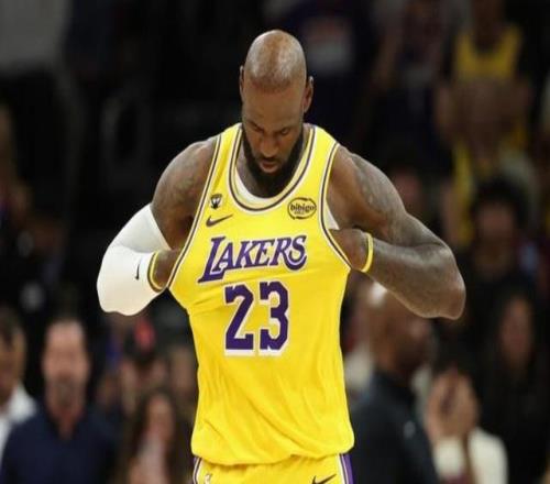 裁判傾盡全力難阻湖人三連敗，東契奇狂砍41分帶不動41歲的詹姆斯