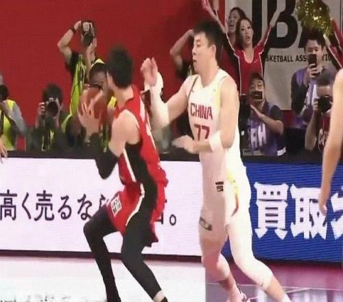 扎心！張鎮(zhèn)麟8分鐘3中0遭渡邊雄太“軍訓(xùn)”一度投出三不沾引熱議