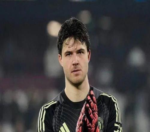 罗马诺:曼联欣赏范德文,但他们没有什么实质性动作拉门斯:曼联没有向我承诺过任何事情,但我抓住机会了