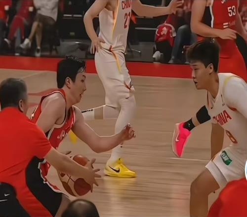 惡人先告狀日本球迷投訴郭士強搶斷犯規(guī)，會遭國際籃聯(lián)處罰嗎