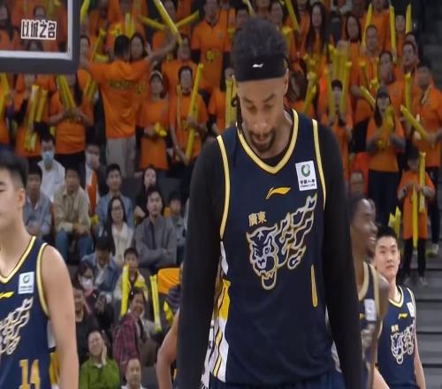 不是摩西布朗！廣東隊有望強(qiáng)挖NBA現(xiàn)役內(nèi)線，保送杜鋒躺進(jìn)總決賽