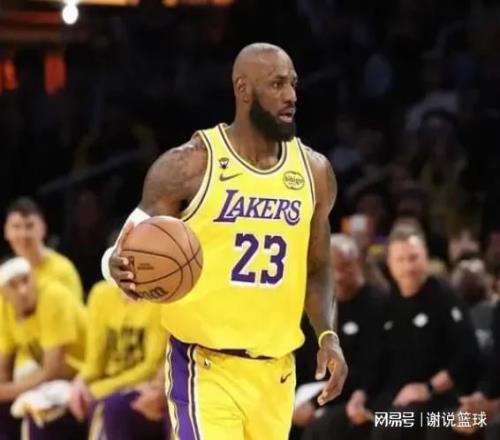 湖人深陷輿論漩渦，詹姆斯未來下家二選一，12+3前鋒或繼續(xù)休戰(zhàn)