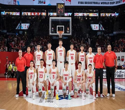 戰(zhàn)臺北12人名單出爐，周琦擔任解說嘉賓，球迷：為何還用張鎮(zhèn)麟