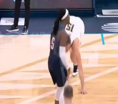 多爾特撞倒約基奇，隨后杰林與約基奇爆發(fā)沖突，多爾特被驅(qū)逐