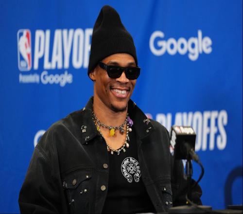 場(chǎng)均15+6+6！恭喜威少！續(xù)約基本穩(wěn)了，名記：隊(duì)友和教練很尊重他