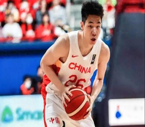 男籃公布對陣臺北12人名單，胡明軒仍被棄用，張鎮(zhèn)麟惹爭議