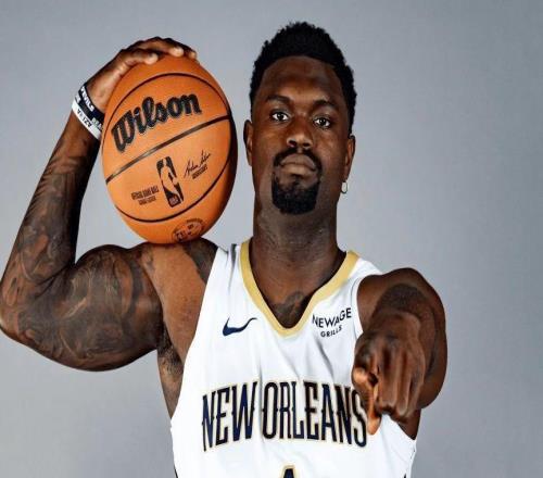 锡安11分钟右脚踝扭伤退赛:已连续出战35场创生涯最长纪录