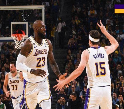 詹姆斯22+7+9+4記3分創(chuàng)3大神跡，湖人完勝勇士！東契奇26+8創(chuàng)紀錄