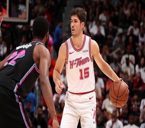 后場新星關鍵時刻手感不佳，結果火箭也隨即輸?shù)袅吮荣? loading=