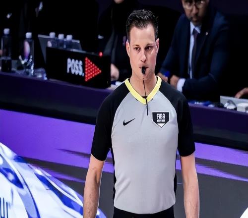 真相曝光！國際籃聯(lián)根本不是認(rèn)錯，吹中國黑哨的裁判，恐全身而退