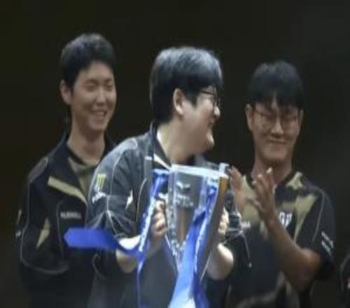 相赫啊!你看到了吗!Ryu夺冠啦随队GEN拿下生涯首个冠军