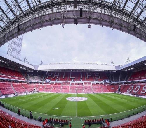 欧冠双雄惨遭打击,拜仁德甲稳居榜首,曼城表现糟糕却获胜!