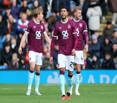 34！英超倒數(shù)第2功虧一簣：連扳3球后補(bǔ)時(shí)遭絕殺讀秒絕平球被吹