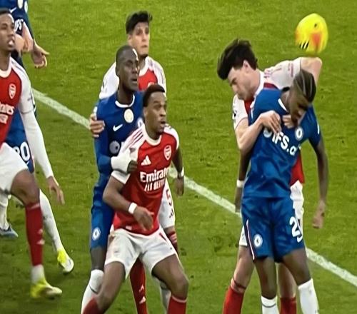 自家名宿不护着,赖特:赖斯的动作绝对是一个点球