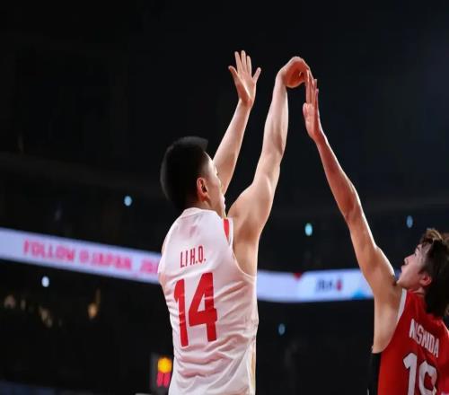 全隊贏7分，一人正負(fù)值+21，球迷：下個窗口期可徹底擠掉張鎮(zhèn)麟了