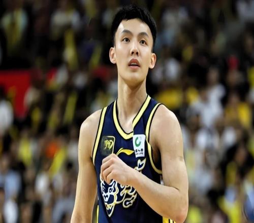 回來了！徐杰現(xiàn)身廣東訓(xùn)練基地，狀態(tài)不錯(cuò)，期待痊愈出戰(zhàn)第二階段