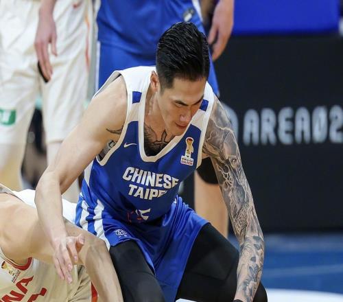 記者：感謝中國臺北主教練末節(jié)不上劉錚，讓盧峻翔一通亂干