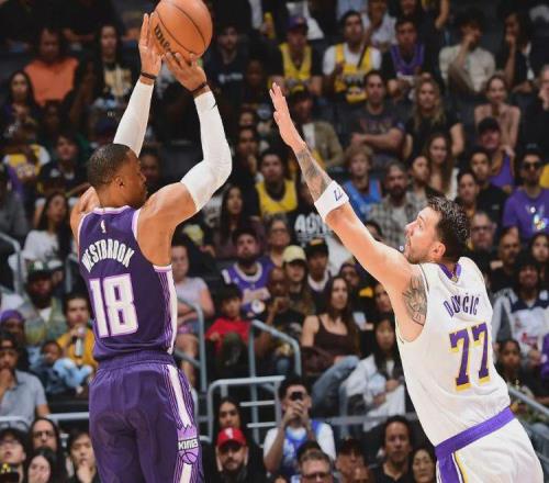 湖人大勝24分！威少和對(duì)手沖突！詹姆斯統(tǒng)治第四節(jié)