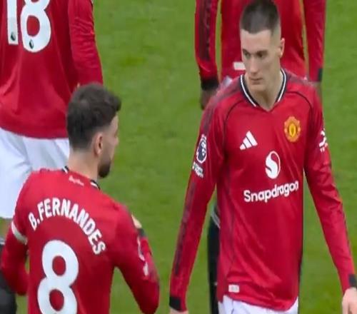 親自教你吃餅，B費(fèi)賽前熱身和中場(chǎng)休息都拉著謝什科“上課”