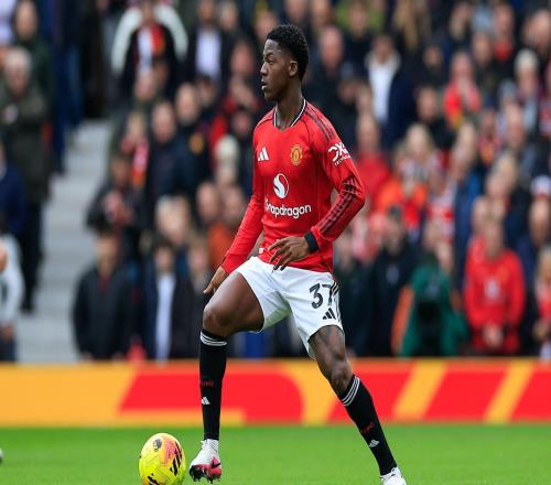 曼聯(lián)夏窗中場大換新！續(xù)約梅努成優(yōu)先項(xiàng)，三新人成卡里克主推人選