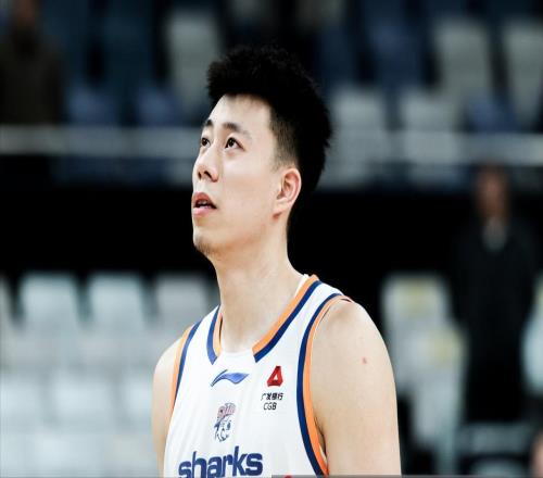 郭士强失误!两前锋不合格,张镇麟被弃用,21岁小将不如王俊杰