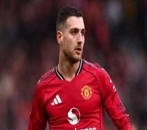 表現(xiàn)堪稱“災(zāi)難”：曼聯(lián)雖逆轉(zhuǎn)取勝，右路短板仍引眾怒