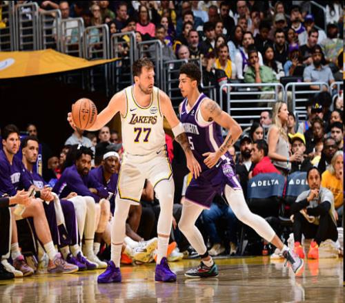 東契奇近3戰(zhàn)場(chǎng)均31.7分命中率57%！賽后談外界批評(píng)：我盡量不理會(huì)