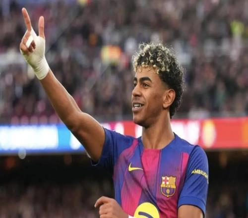 TA：巴薩認(rèn)為亞馬爾極其職業(yè)，其自律程度在同齡人中并不常見