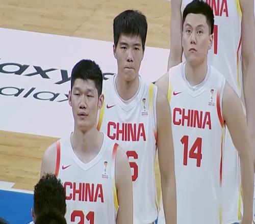 比張鎮(zhèn)麟還差！中國男籃逆轉(zhuǎn)夜最失意之人：失誤被換下出場30秒