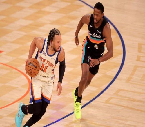 哇，文班亞馬不行了，尼克斯隊(duì)主場(chǎng)碾壓馬刺隊(duì)，終結(jié)馬刺隊(duì)11連勝