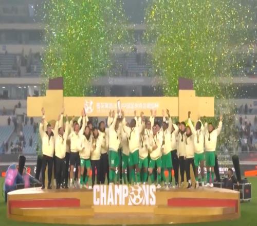 國安官方致謝球迷：感謝遠(yuǎn)征軍冷雨中的支持，新賽季不見不散